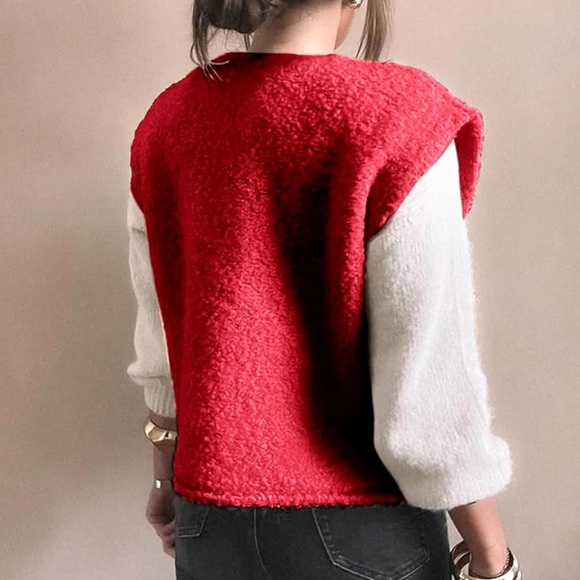 NWOT Women’s Cropped Christmas Red Sweater Vest with Gold Buttons Size Medium - Picture 4 of 11